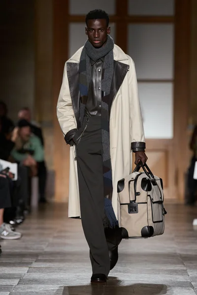 Look 3